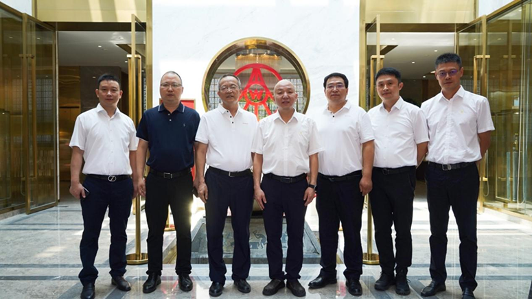 五粮液副总经理刘洋调研西北市场